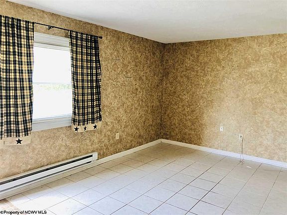 3rd image of 93 Fleetwood Dr Unit 7