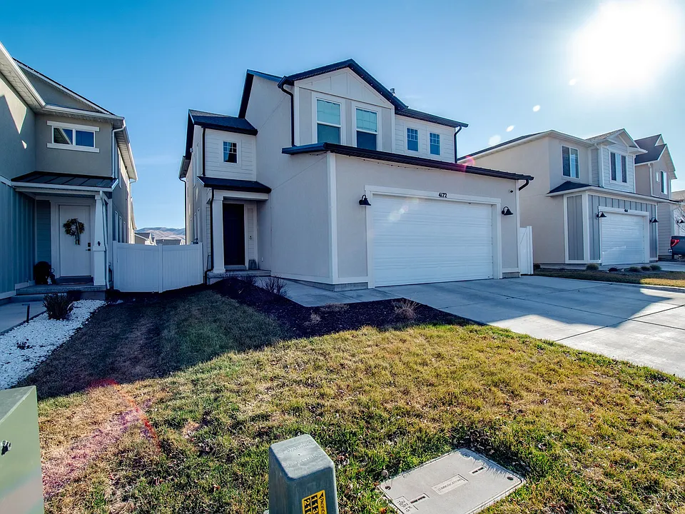 4172 E Tivon Ln