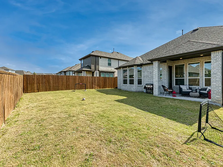 635 Brockwell Bnd — Photo 34