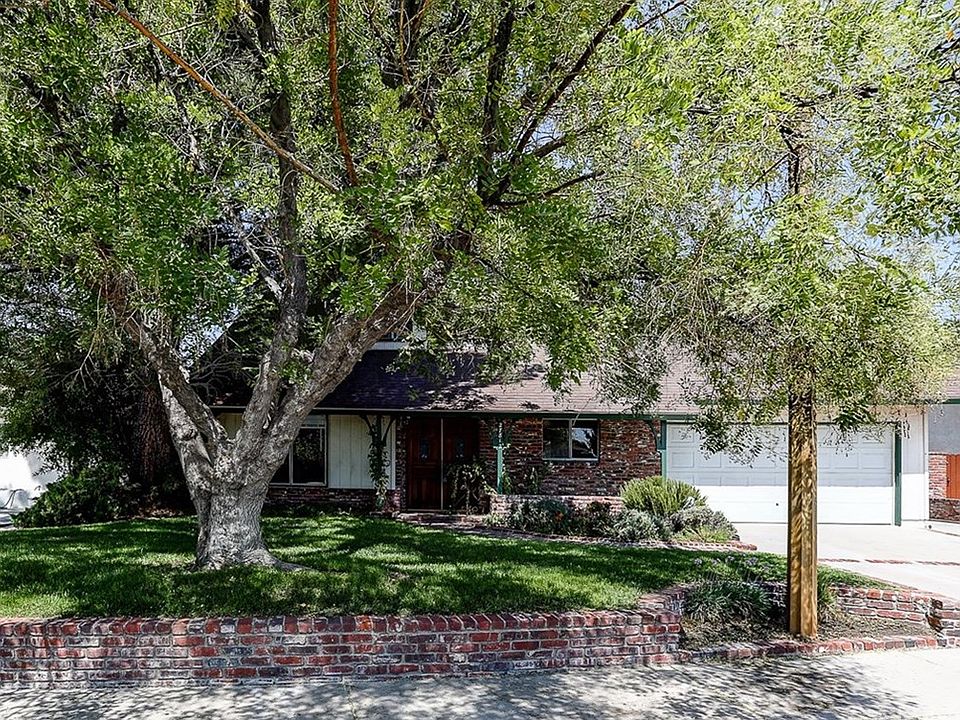 2nd image of 27812 Parkvale Dr