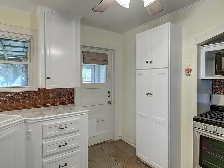 916 E Cedar St — Photo 8