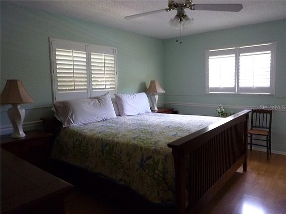 5th image of 1185 Brook Dr E
