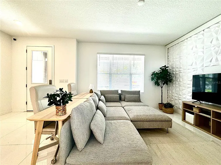 10251 Highline Crest St — Photo 8