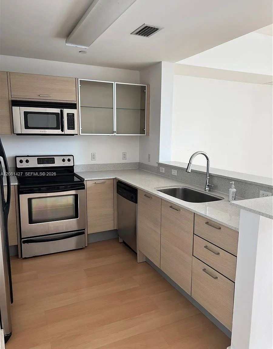 City 24 Condo — Photo 1