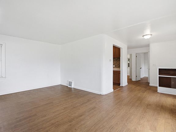 5th image of 182 Summit St