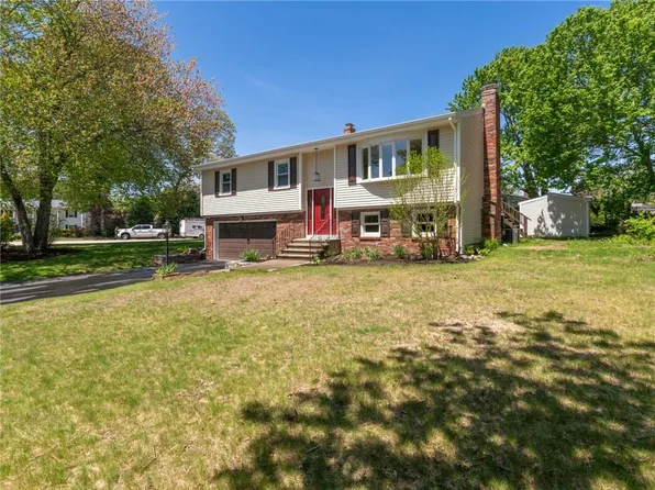 2 Betsy Williams Ct, Johnston, RI 02919