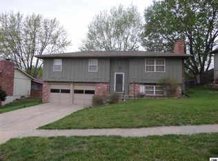 2729 SW Tutbury Town Rd, Topeka, KS 66614