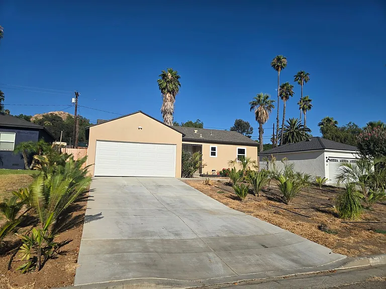 6030 Colonial Dr — Photo 2
