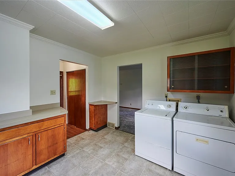 105 Derrick Ln — Photo 10