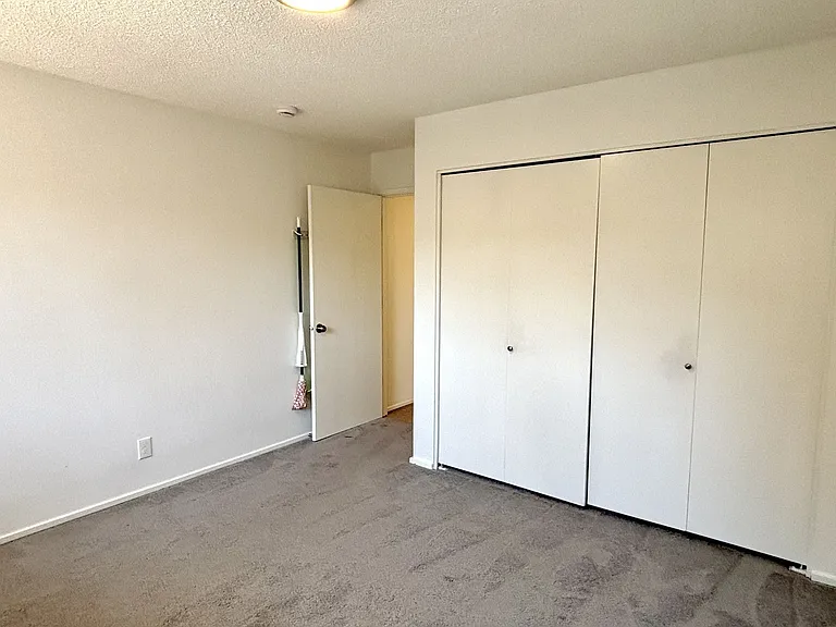 331 SE 146th Ave — Photo 9