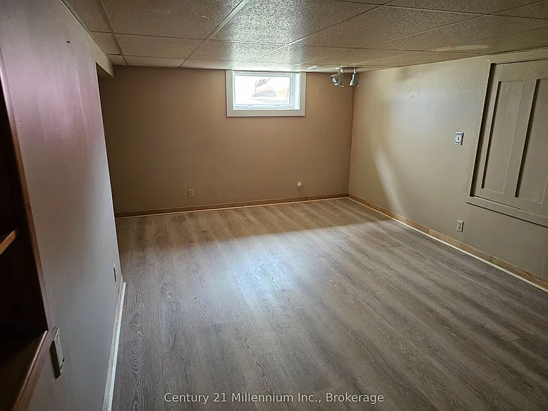 475 Hurontario St — Photo 12
