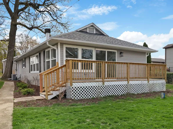 42425 N Park Ln, Antioch, IL 60002