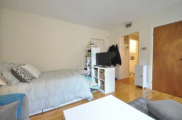 Rented by Keller Williams NYC | media 23