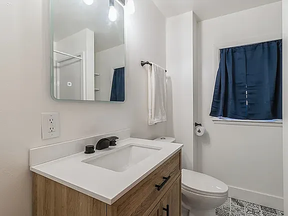 829 Clinton Ave — Photo 12