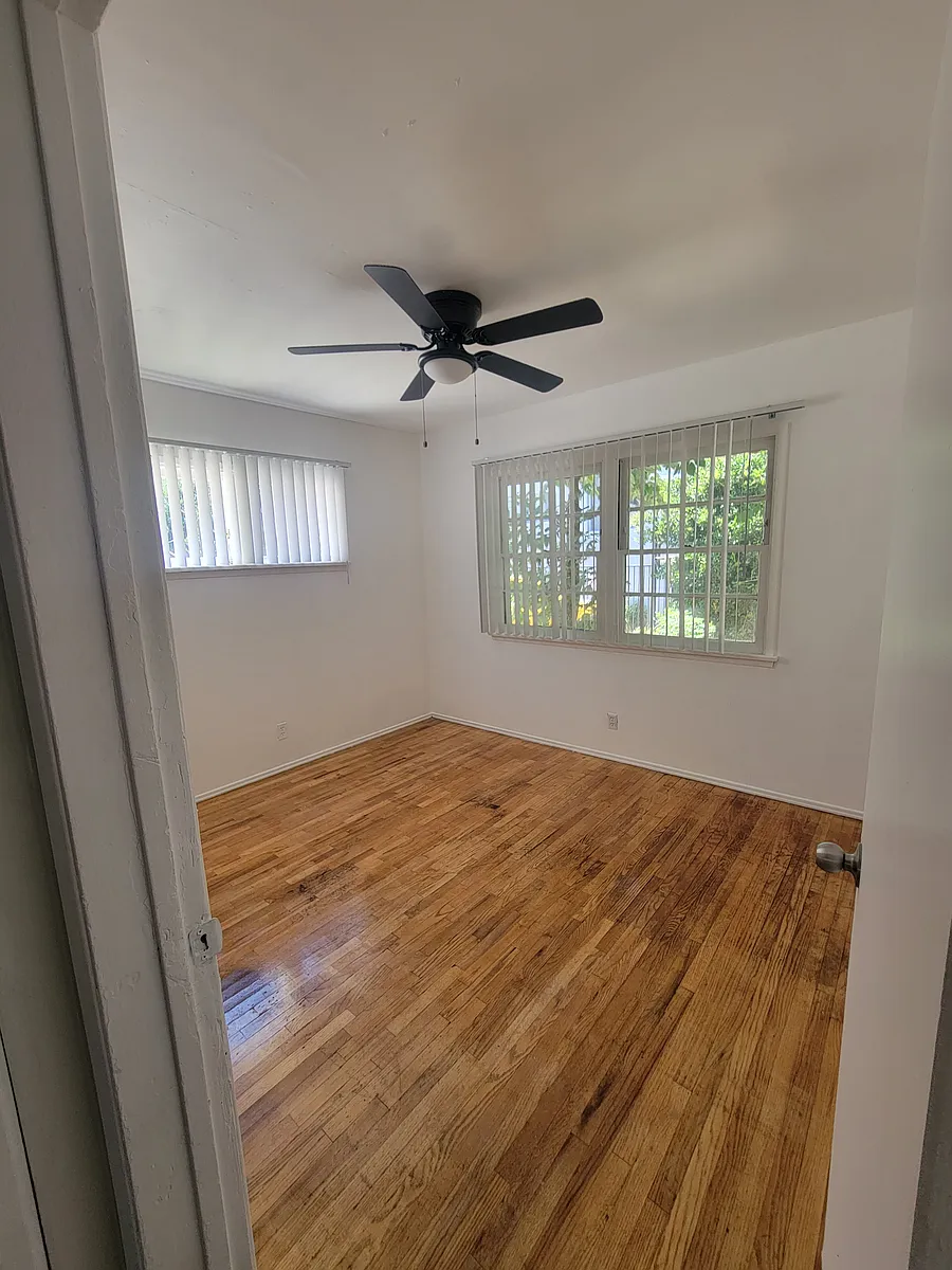 Building Photo - 375 W Doran St #2