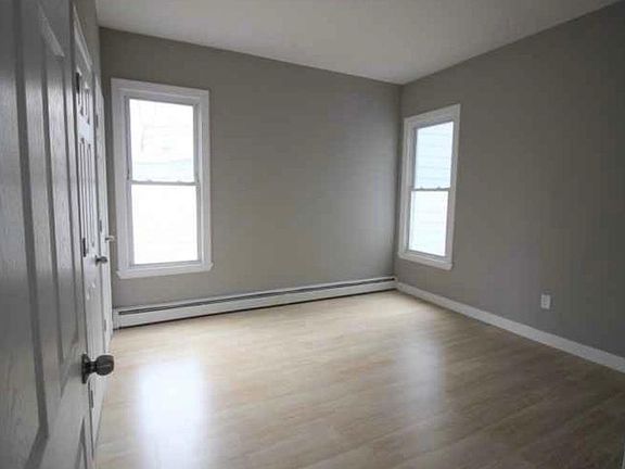 3rd image of 241 William St Floor 1