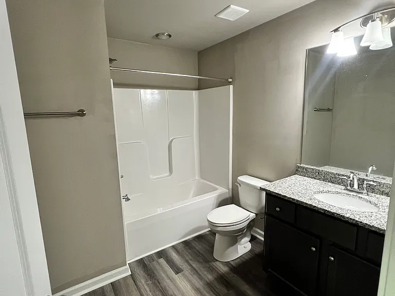 546 N Peter St — Photo 2