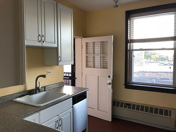 5th image of 640 W Waveland Ave APT 4B