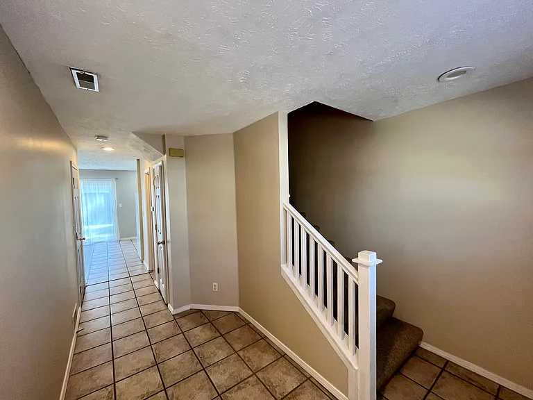 102 W Lincoln St #3 — Photo 8