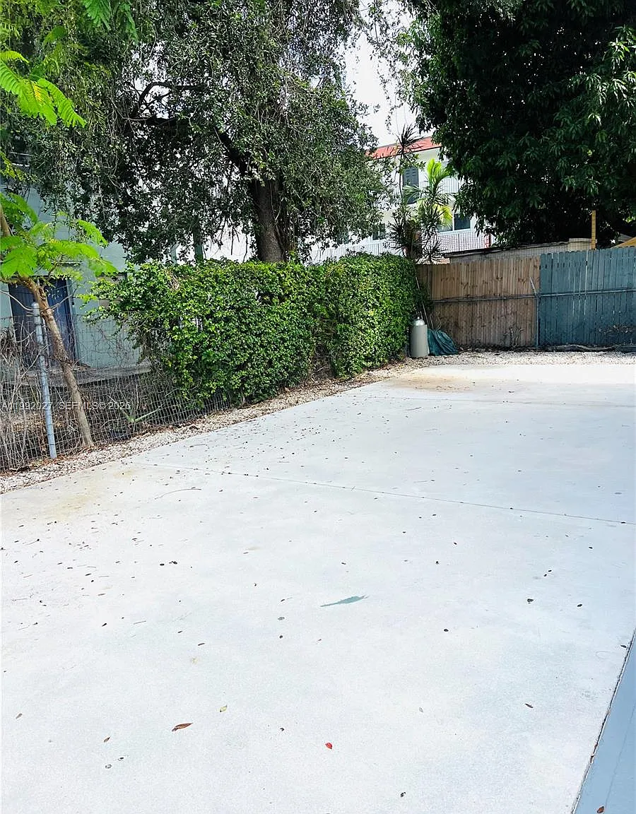 2 bed, 1.0 bath, $2,198 — Photo 2