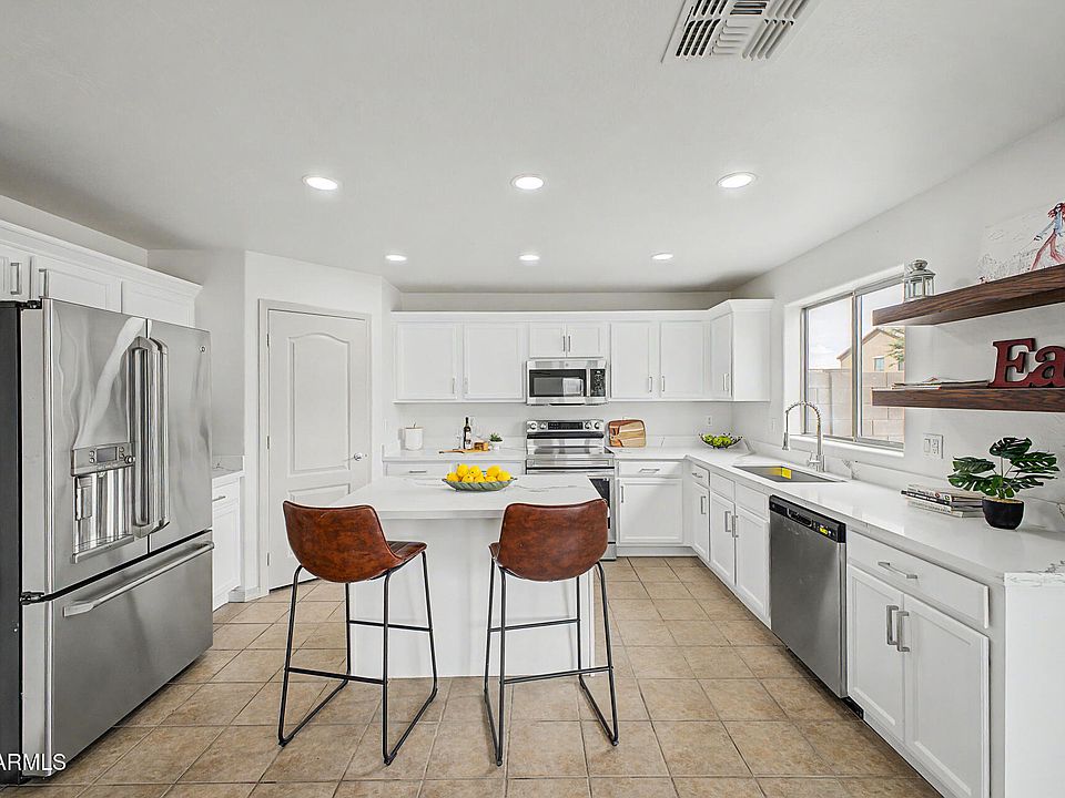 1st image of 25037 W ILLINI Street