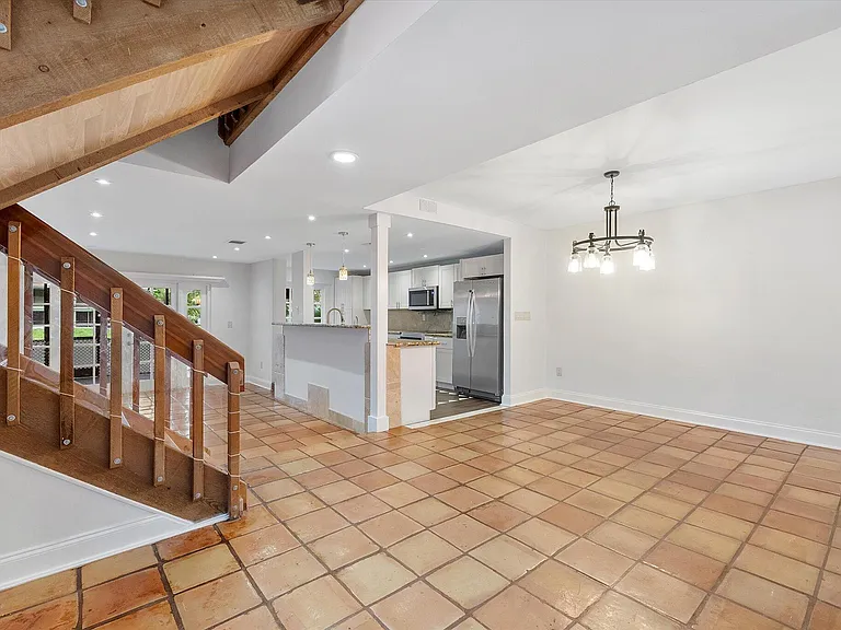 9897 Fairway Cove Ln — Photo 4