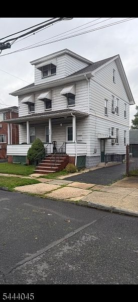 1st image of 806 Roselle St