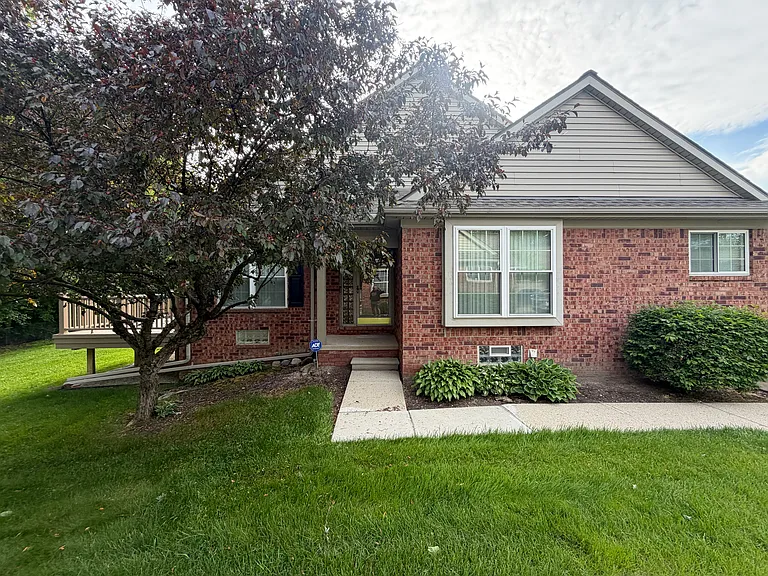 5626 Victory Cir — Photo 3