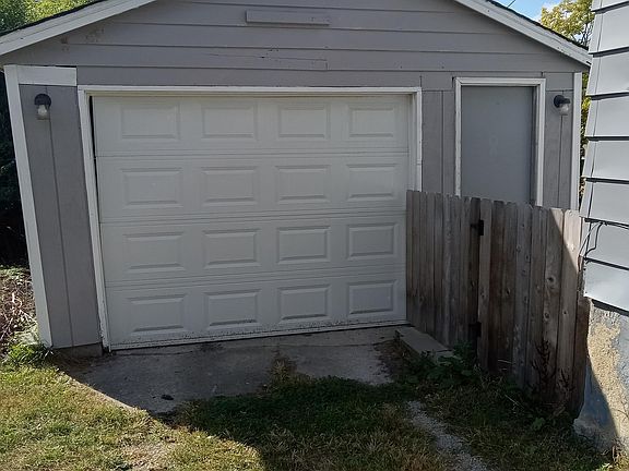 2nd image of 1112 Dexter Ave