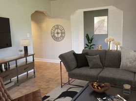 Pollyanna Apartments