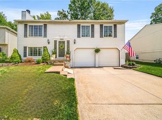 5437 Oak Ridge Dr, Willoughby, OH 44094