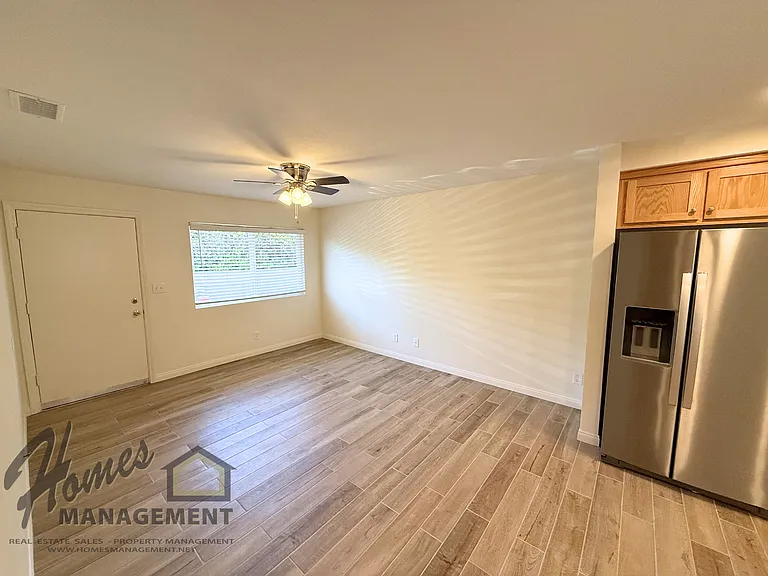 787-789 N Alda Dr — Photo 3