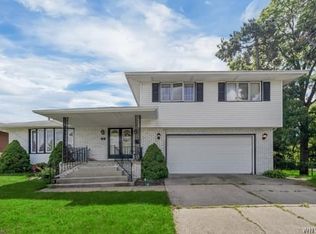 27 Madonna Ln, Cheektowaga, NY 14225