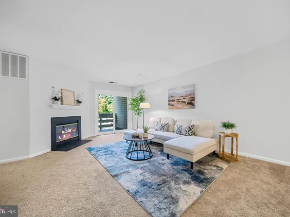 244 S Reynolds St APT 302, Alexandria, VA 22304