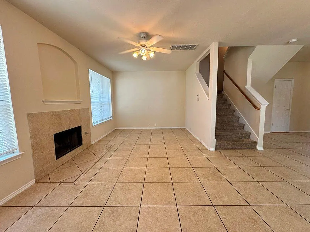 2 bed, 2.5 bath, 1560 sqft, $1,600 — Photo 4