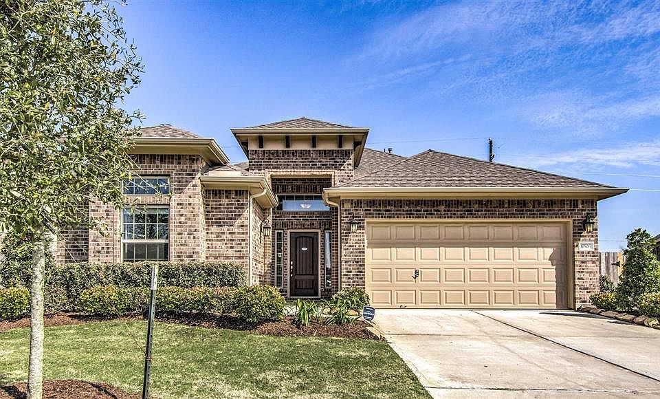 Beautiful 3 bedroom home in the heart of Cypress with amazing curb appeal!