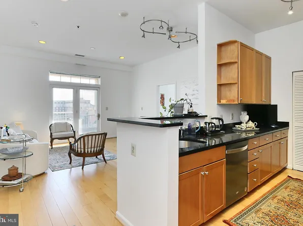 309 Holland Ln Unit 318, Alexandria, VA 22314