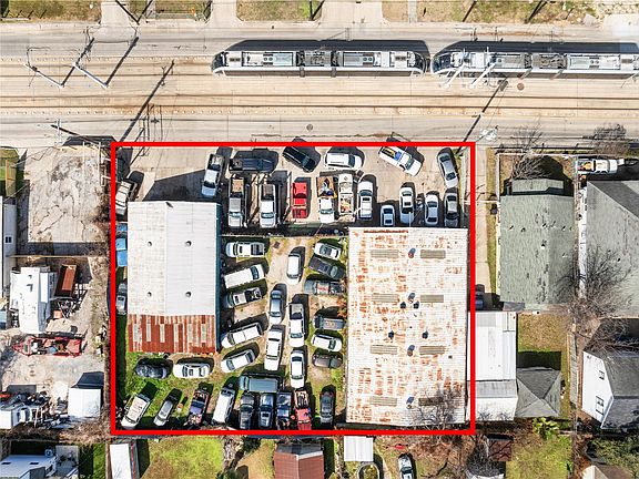 5th image of 902 Boundary St