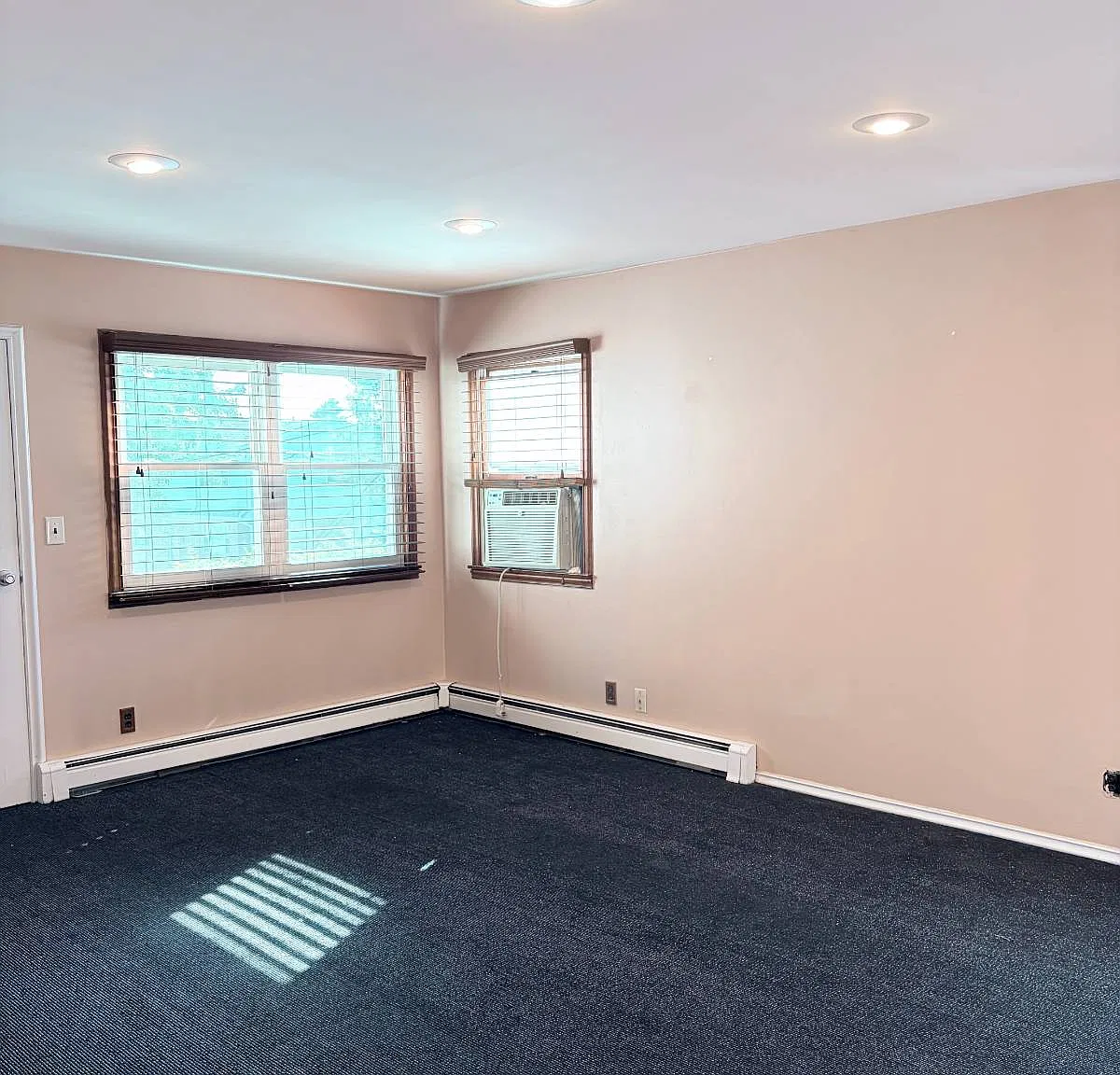 2 bed, 1.0 bath, 1920 sqft, $2,900 — Photo 2
