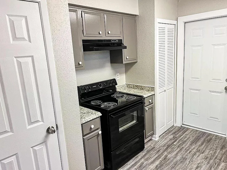 16738 Barcelona Dr — Photo 17