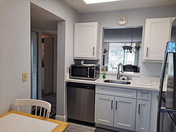 4th image of 6795 Huntington Lane #405