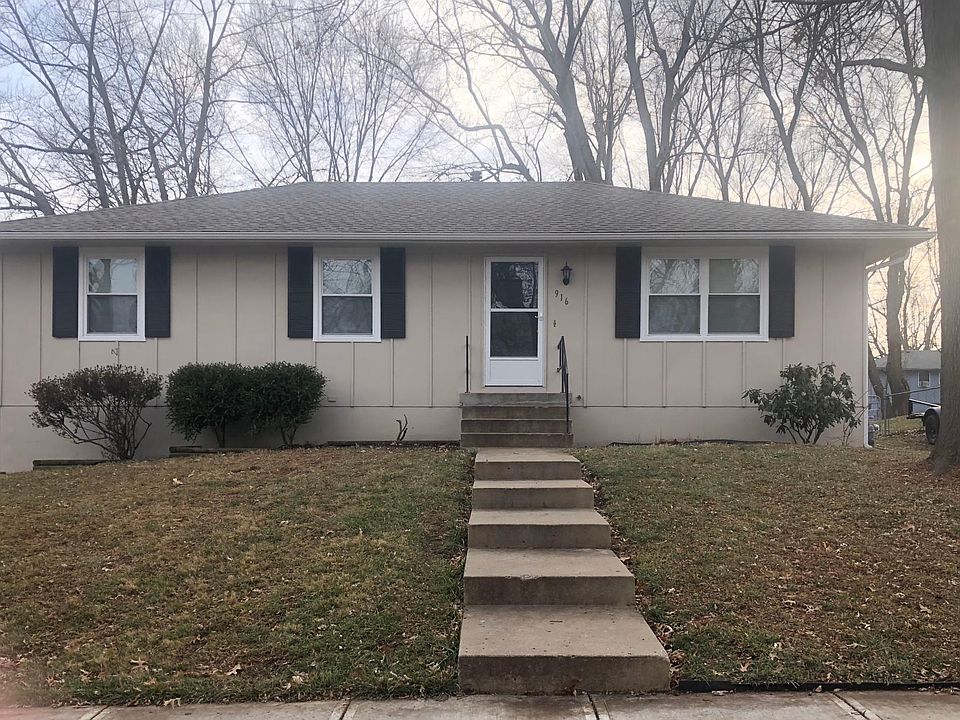 1st image of 916 NE Wien Ave