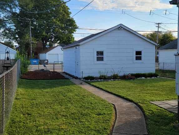 5th image of 4945 Parker Ave