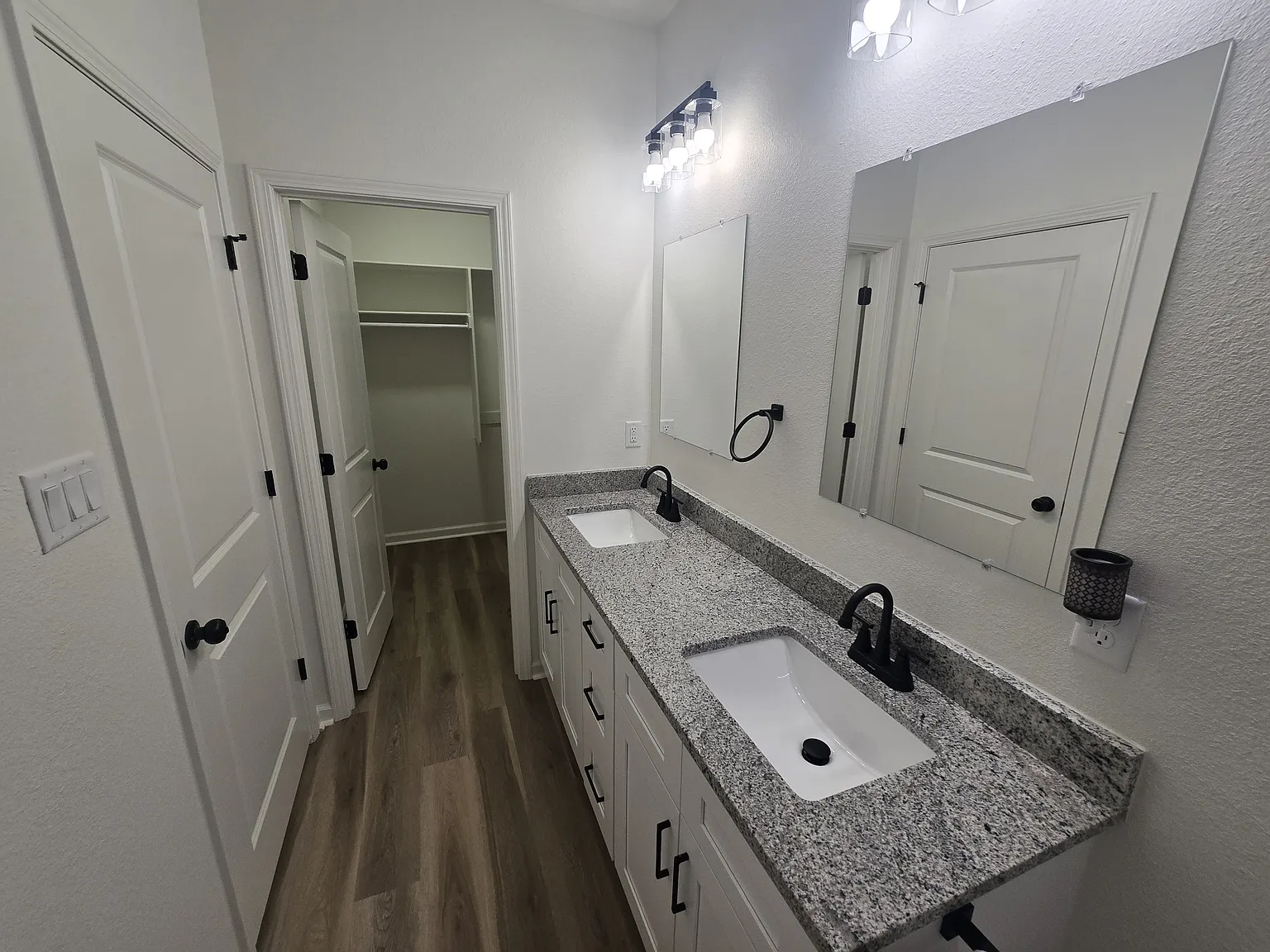 3 bed, 2.0 bath, 1174 sqft, $1,495 — Photo 3