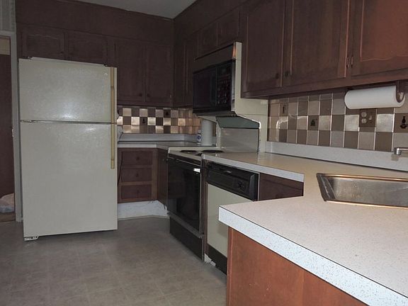 2nd image of 332A Canterbury Ct