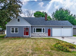 504 Pioneer Rd, Reinbeck, IA 50669