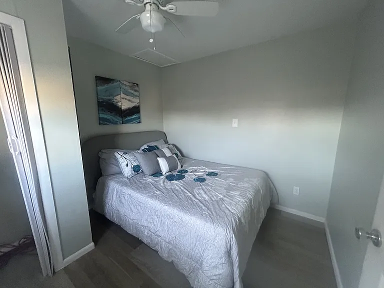 407 W San Ysidro Blvd W — Photo 5
