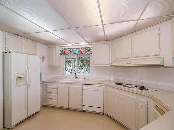 3rd image of 73450 Country Club Dr Space 302
