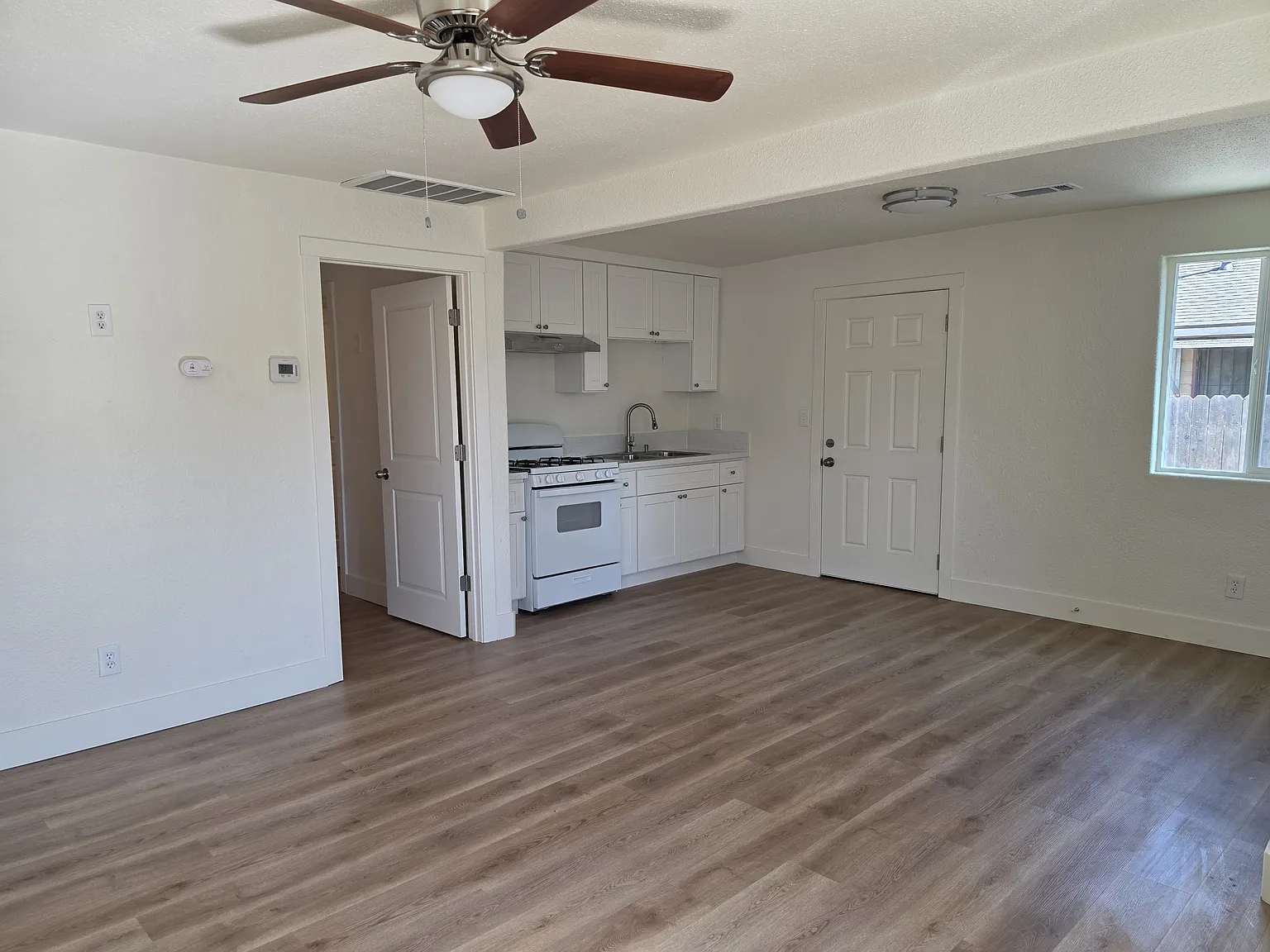 1 bed, 500 sqft, $1,200 — Photo 2