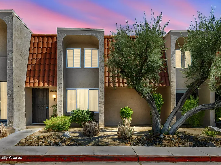 2298 N Indian Canyon Dr #E — Photo 1